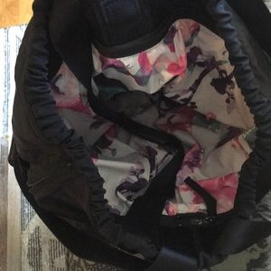 lululemon athletica Bags - Lululemon athletica Gym/Tote/Weekender bag lululemon athletica Bags - Lululemon athletica Gym/Tote/Weekender bag